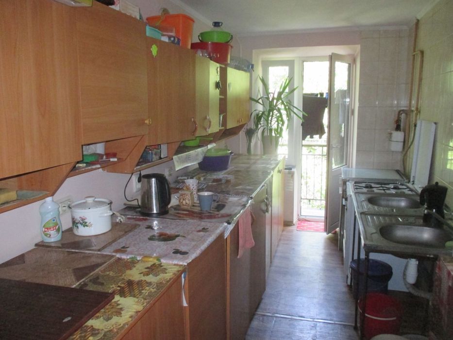 Кімната в гуртожитку.Дружба.Комунальні лише світло.