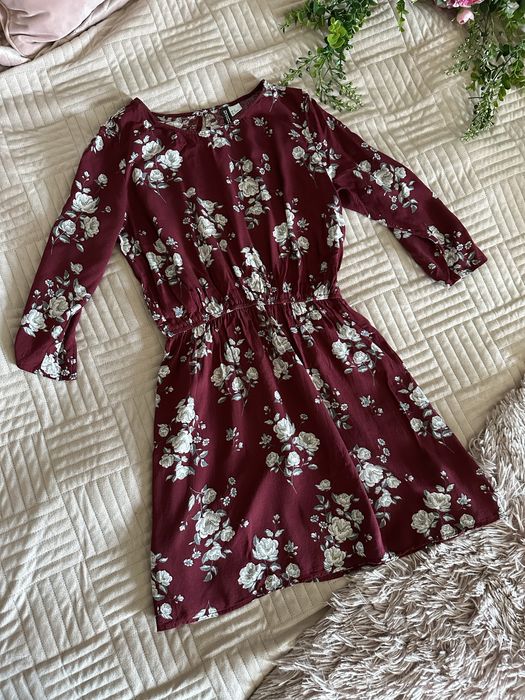 Rozm S sukienka H&M w kwiaty bordowa