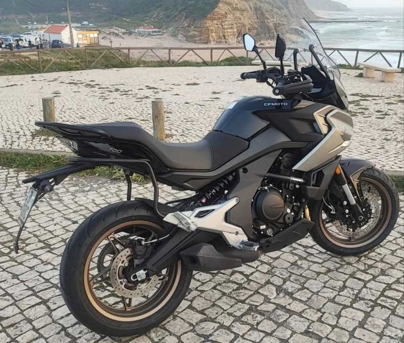 Cf moto 700MT como nova