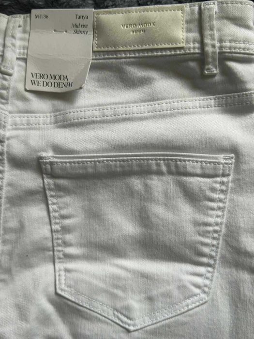 Vero Moda białe jeansy Tanya Mid Rise Skinny rozmiar S