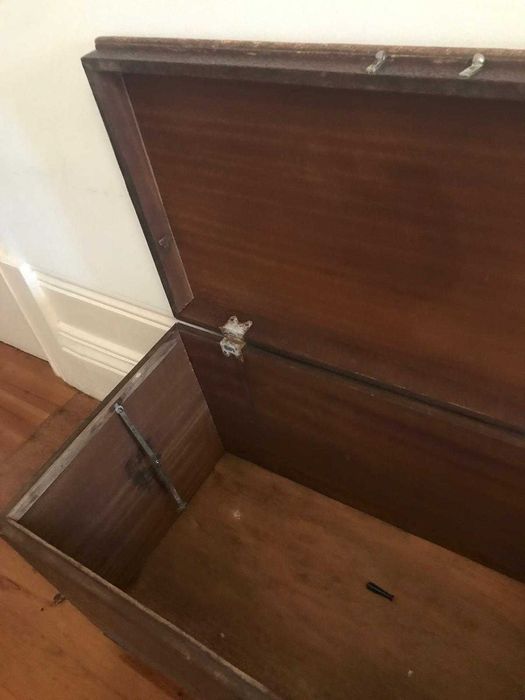 Arca de madeira trabalhada