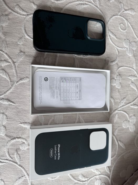 Capa couro iPhone 14 Pro Original usada