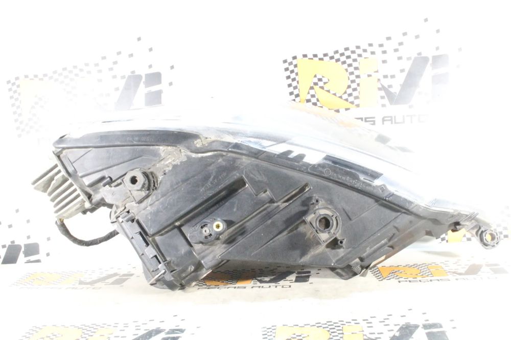 Ótica / farol esquerda SEAT Leon (5F1)