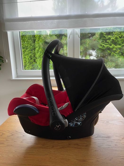Foteliki Maxi-Cosi Tobi + Maxi-Cosi CabrioFix + baza EasyFix