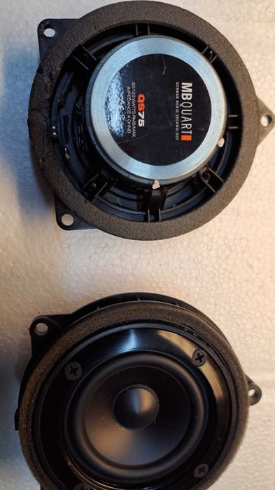 Colunas BMW 118, MBQUART, QS75 e colunas de graves de 6".