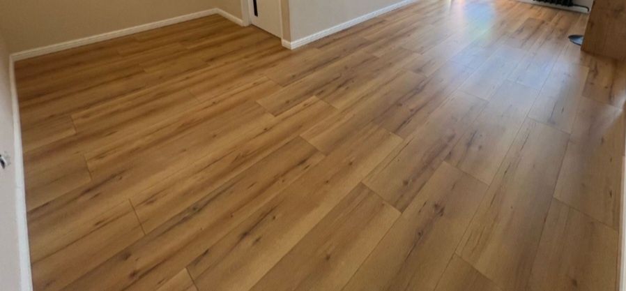 Układanie paneli podłogowych, laminowanych, winylowych.  Listwy montaż