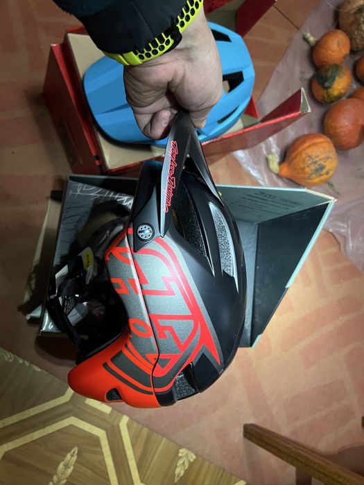 Шолом ендуро TLD Troy lee designs Mips M-L 57-59 bell spark