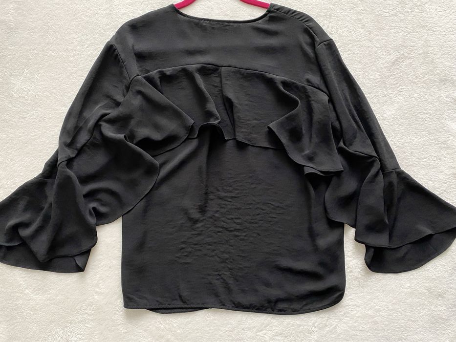 MSCH Copenhagen czarna bluzka z falbaną