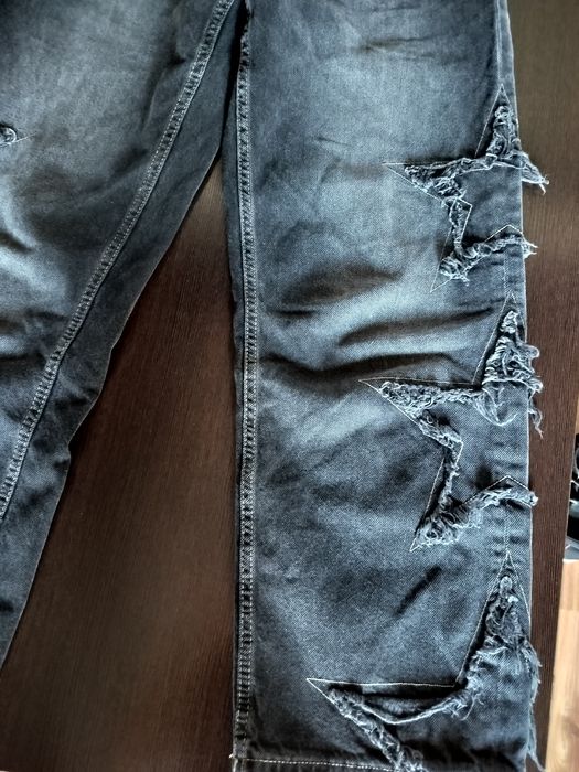 Jeansy baggy z gwiazdami, mlodzieżowe, dla chłopaka, Bershka
