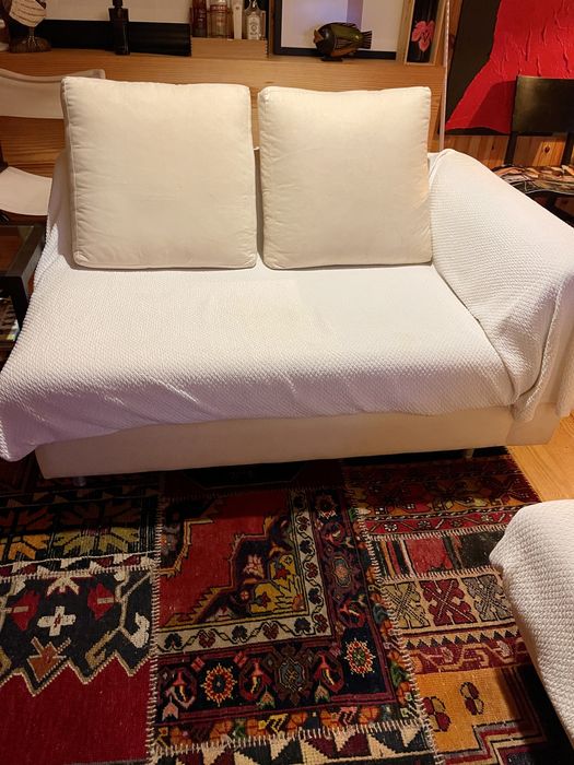2 Sofas em tecido lavavel Almofadas e mantas incluidas 1.50mx1.05m 75€