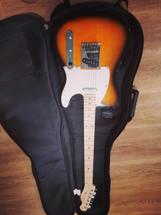 Vendo Guitarra Squier Affinity + saco de transporte Fender .
