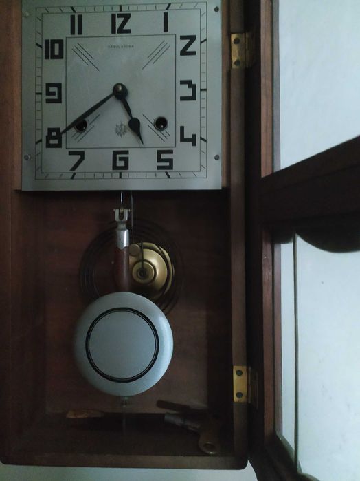Relógio antigo da Reguladora