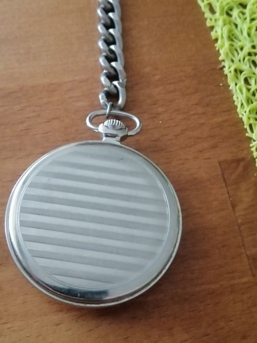 Продам механічний кишеньковий годинник "Молнія"