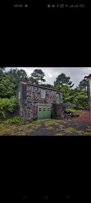 Terreno com 2 casas ilha do Pico