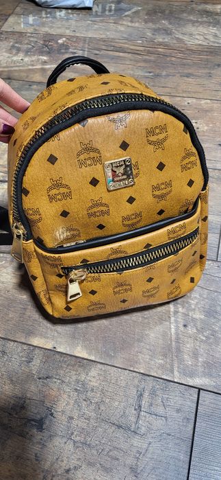 MCM brązowy camel plecak damski logo premium średni