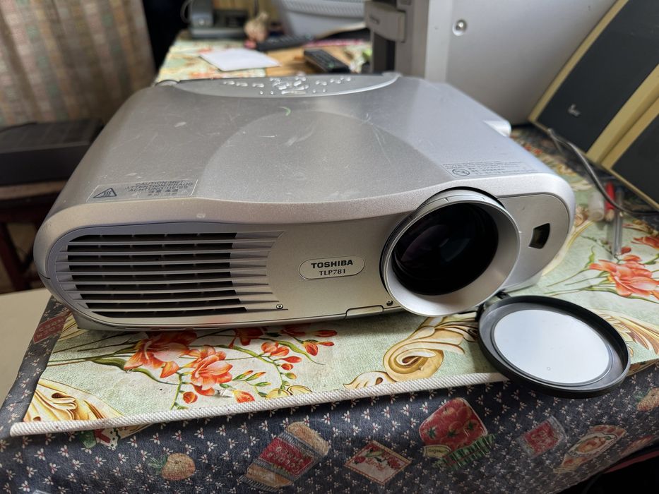 Проэктор Toshiba TLP 781