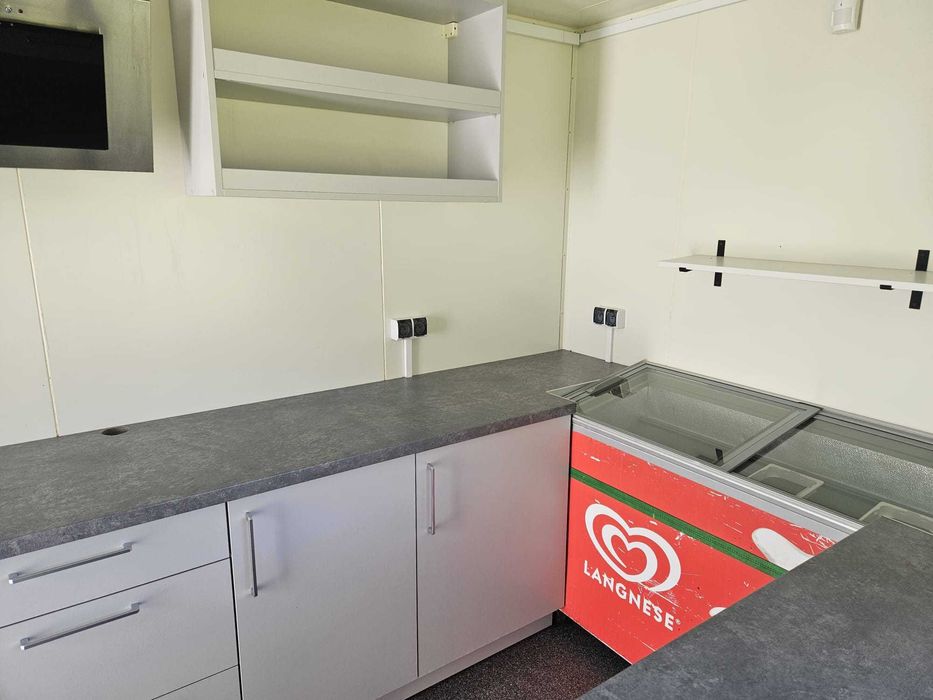 Przyczepa Gastronomiczna 4x2x2,3 - gotowa do pracy