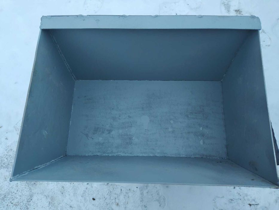 Корито для свиней , телят, овець або кіз.