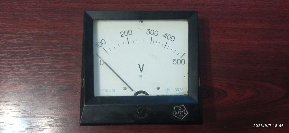 Вольтметр  (справний)