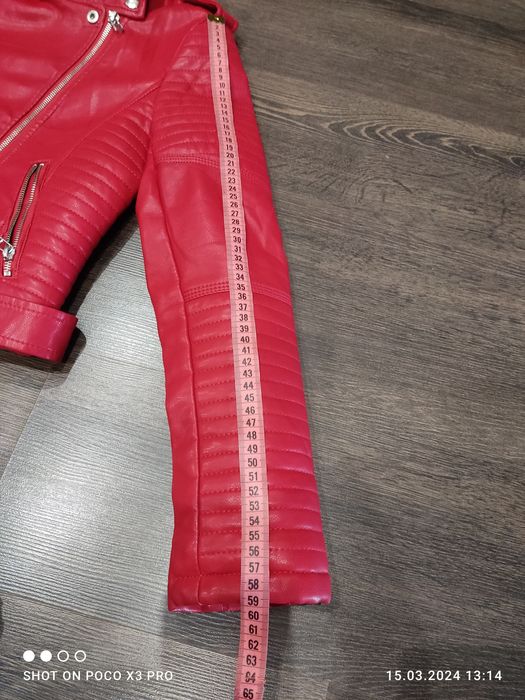 Кожанка нова червоного кольору