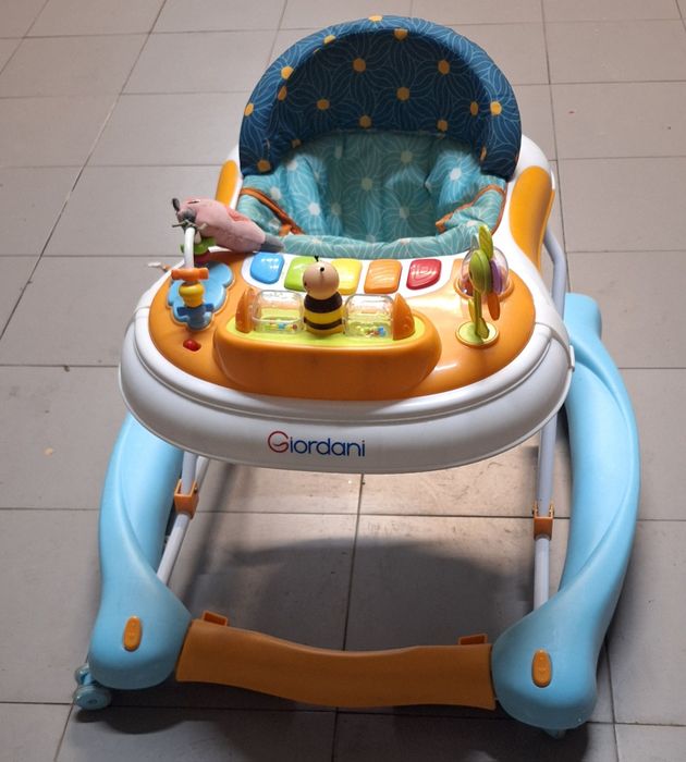 Andador com função de baloiço