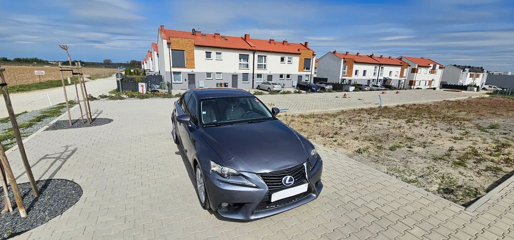 Lexus IS