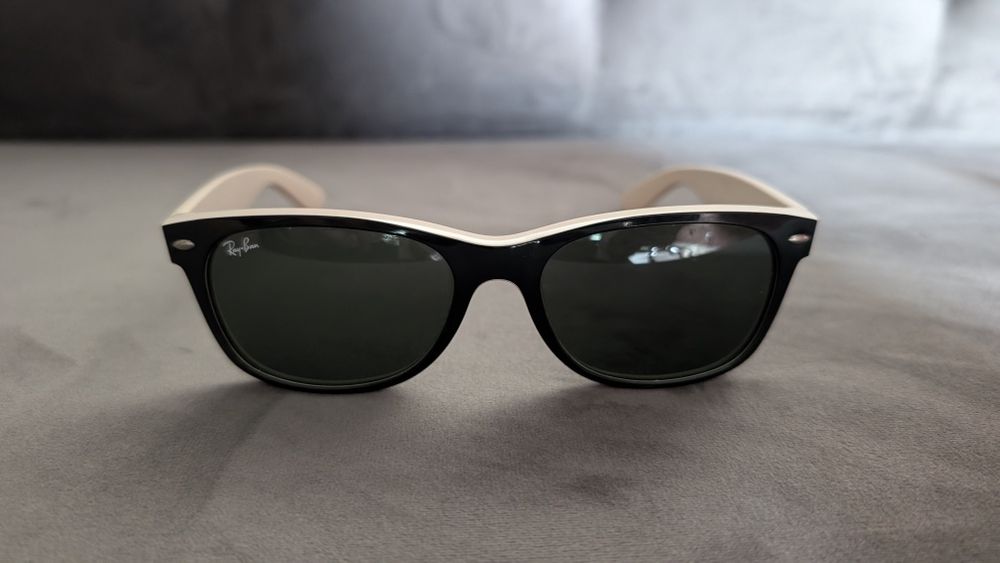 Óculos de sol Rayban preto e branco