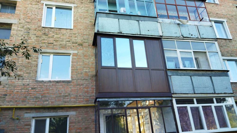 вікна металопластикові пластикові двері балкони лоджії москітні сітки