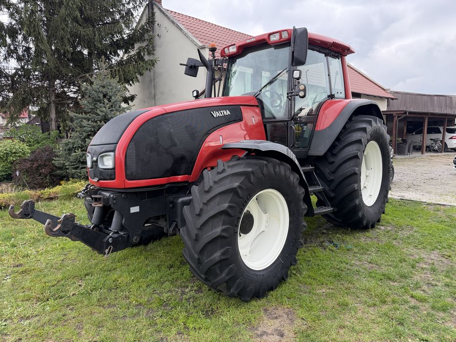 Valtra T120 przedni podnośnik