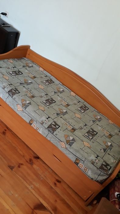 Продам ліжко з натурального дерева