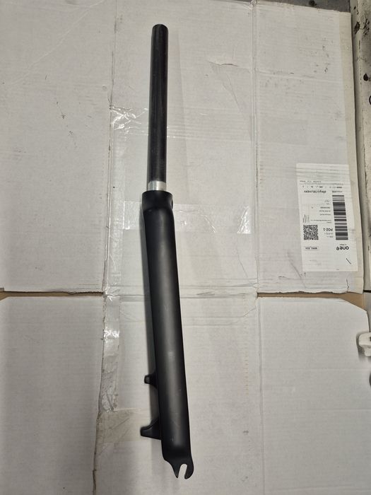 Widelec karbonowy Carbon 30 cm prosta rura sterowa sztywny
