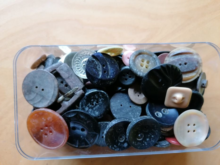 Assortment Button Box64584252030466121