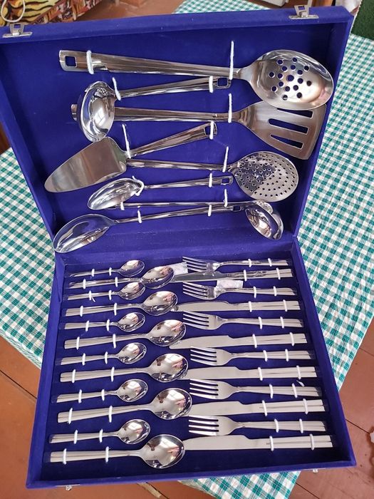 Набір столових приборів.  32 штук