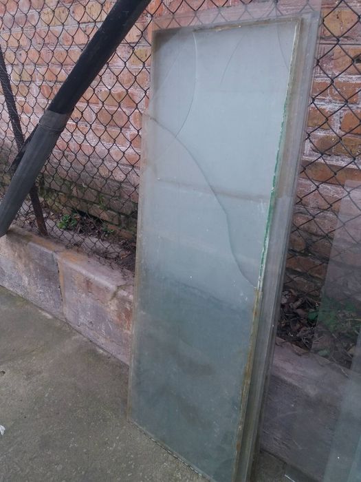 Стекла оконные б/у 100грн 1м2