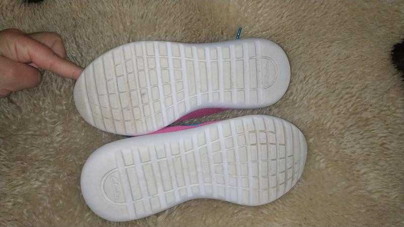 дитячі кросівки clarks