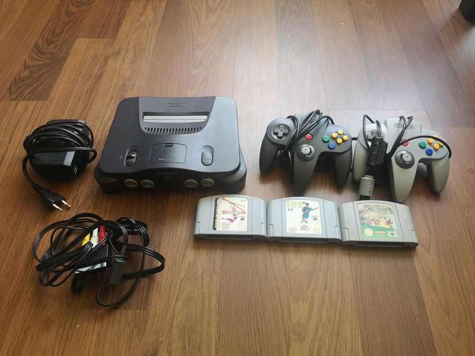 NINTENDO 64 Konsola 2 pady 3 Gry Kable itp.