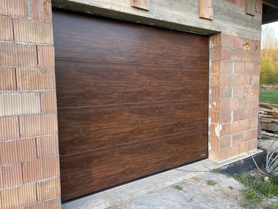 Brama garażowa segmentowa orzech złoty dąb 3000x2125