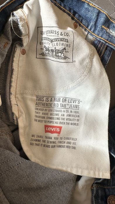 Levi’s Slim Fit Leves – Tamanho (W30 L34) – Como Novas