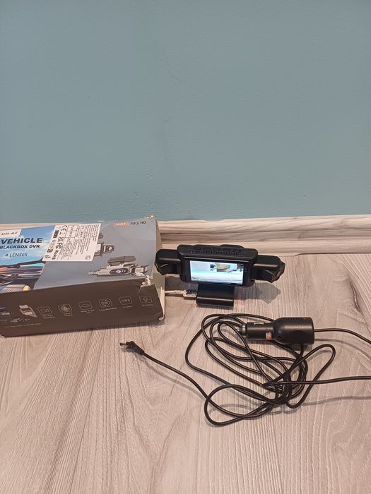 Kamera samochodowa 4x kamera Full HD DVR + kamera cofania