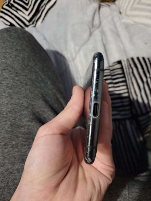 продам рабочий samsung s 10 lite (разбит экран)