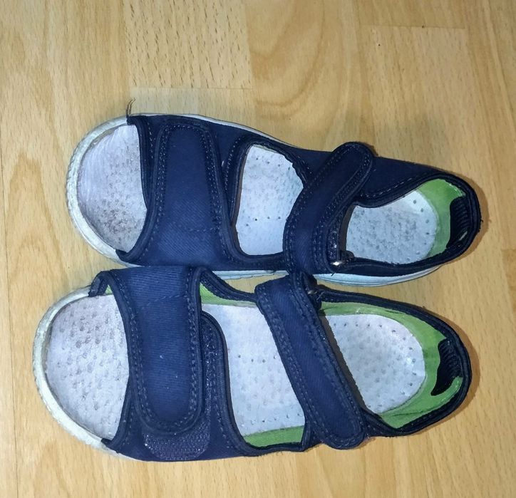 Детские кожаные кроссовки.  Фирменные . Размер - 24,26,29,30.