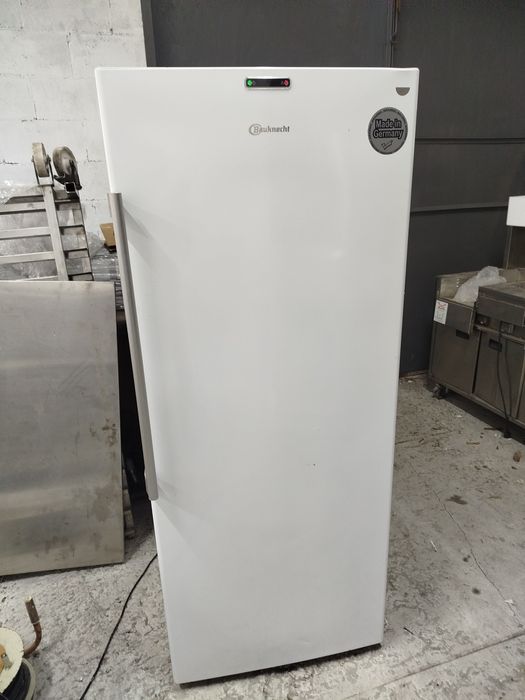 Морозильна камера Blomberg.