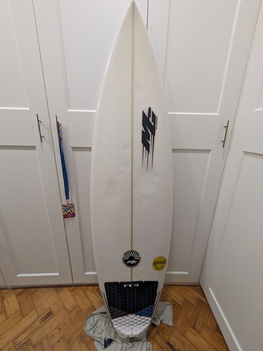 Prancha de surf 5'9 com 25,70 litros