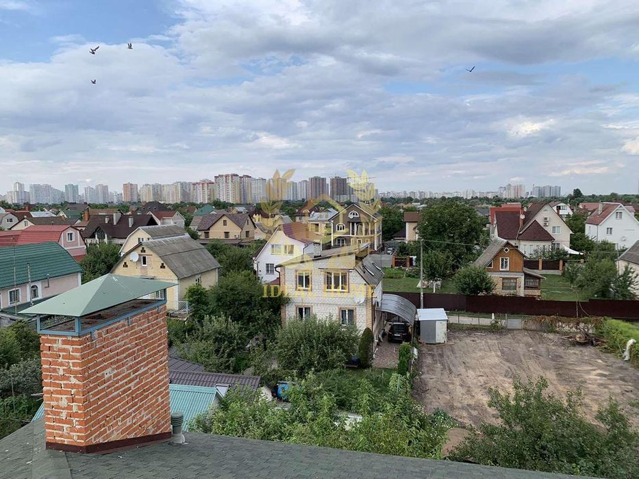 Продається дім біля метро Славутич на березі оз. Мартишів