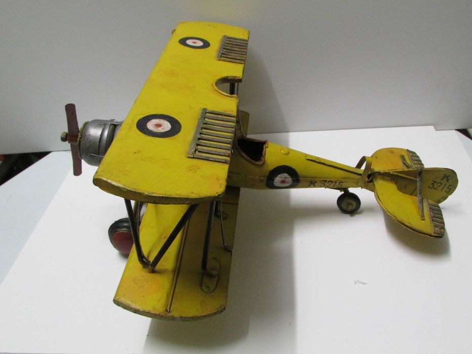 Avião antigo asa dupla em miniatura: artigo único artesanal (vintage)