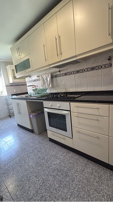 Quarto mobiliado solteiro/casal no centro da Moita próx. Camara municipal