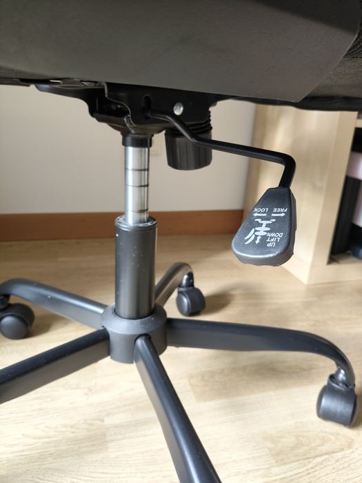 Cadeira Escritório Ergonómica NASPALURO Preta