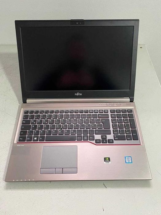 Мобільна робоча станція Fujitsu Celsius H760 / 15.6" (1920x1080) IPS /Core i7-6920HQ / 32 GB DDR4 / 256 GB SSD / Quadro M2000M, 4 GB / WebCam