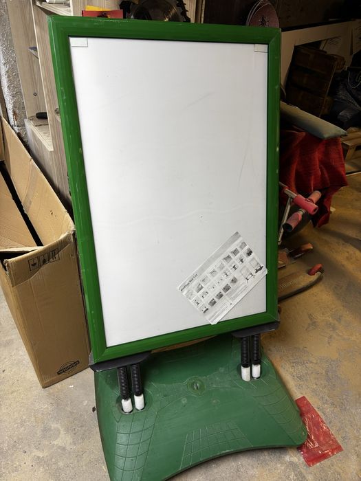 Potykacz reklamowy zewnętrzny ŻABKA