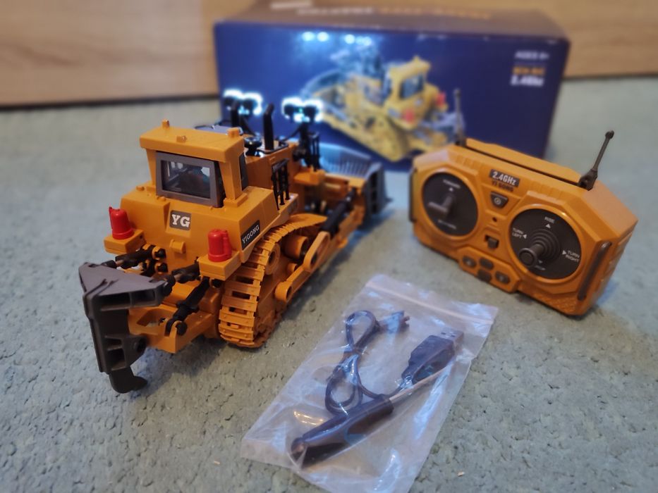 Escavadora radio controle R/C.